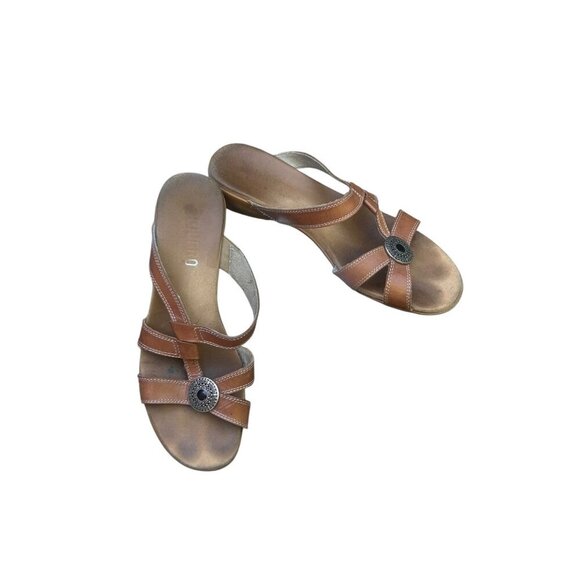 Munro American Tan Leather Slip on Mule Sandals With Medallion Size 7 - Picture 3 of 12